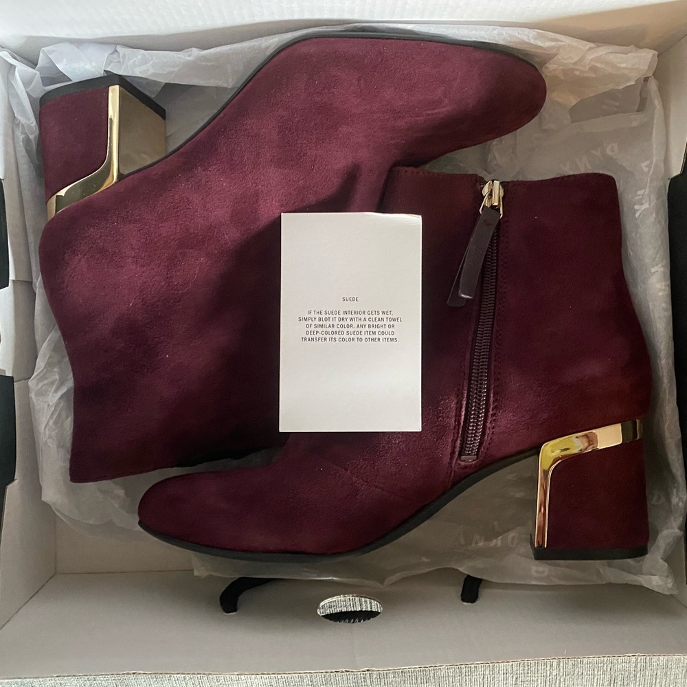DKNY Corrie Ankle Boot size 6 burgundy new